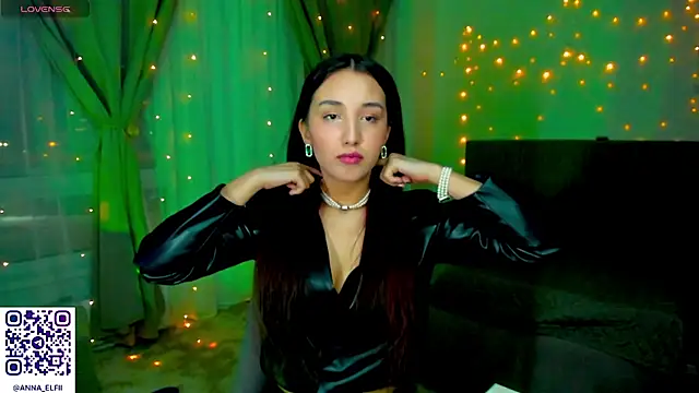 Anna Elfii online show from 02.18.26