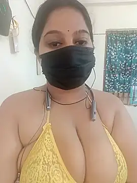 Snapshot of Aliya_Hott chatting on 07.19.26 Aliya Hott online show from 07.19.26
