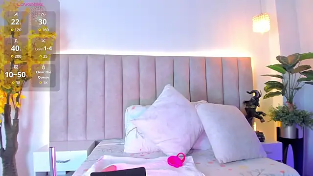 Snapshot of PixzyMartinez chatting on 02.02.26 PixzyMartinez online show from 02.02.26