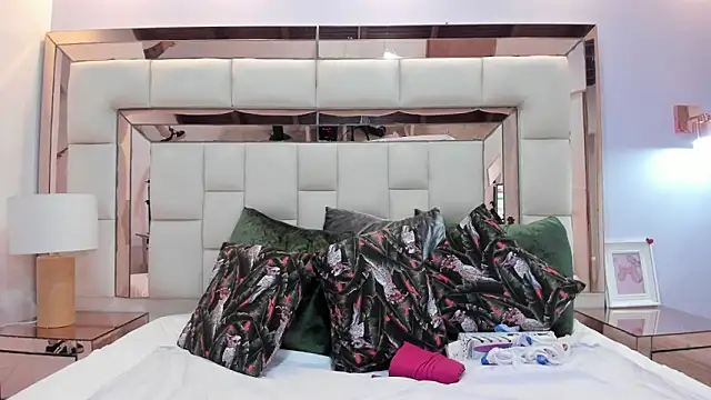 crystalstonee online show from 03.15.26