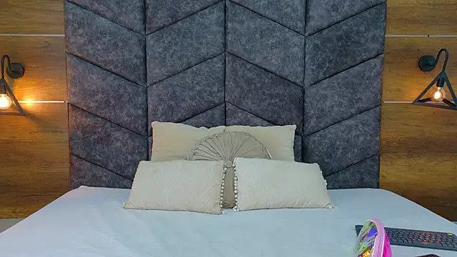 Snapshot of AnnieRouse__ chatting on 02.21.26 AnnieRouse online show from 02.21.26