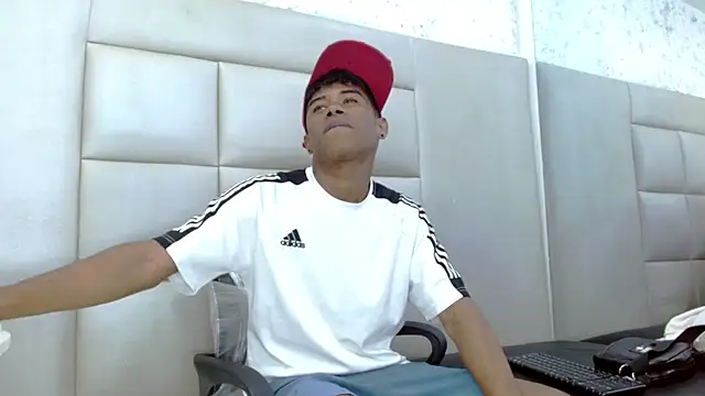 Snapshot of TonnyMarck chatting on 02.24.26 TonnyMarck online show from 02.24.26