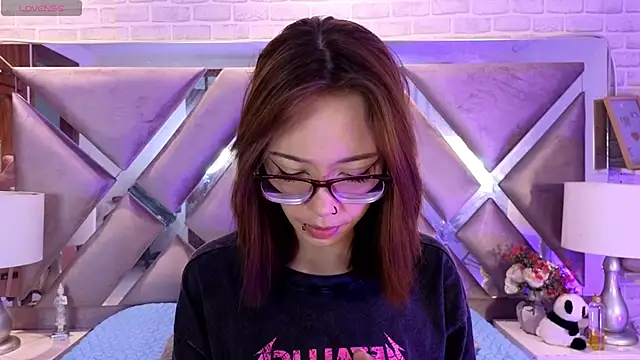 Snapshot of HarperrWest chatting on 02.02.26 HarperrWest online show from 02.02.26