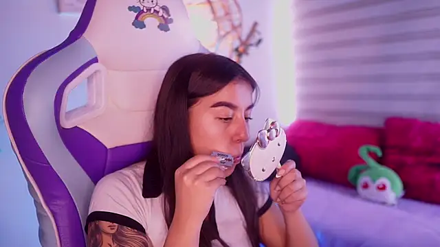 Snapshot of mavi_boo chatting on 02.13.26 mavi boo online show from 02.13.26