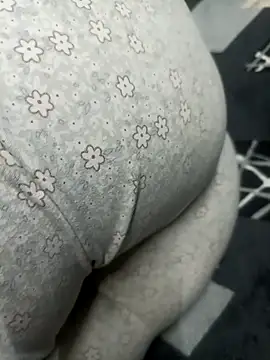 Snapshot of Sexyqueen102_ chatting on 02.28.26 Sexyqueen102 online show from 02.28.26