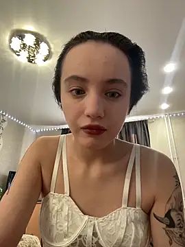 MiaTee online show from 02.03.26