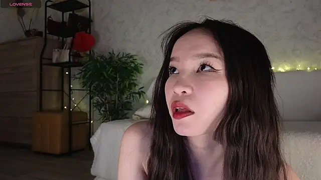 Snapshot of saya_li11 chatting on 02.24.26 saya li11 online show from 02.24.26