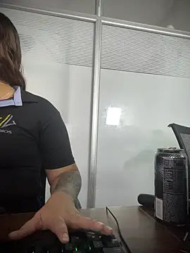 Nahomy Benett online show from 02.04.26