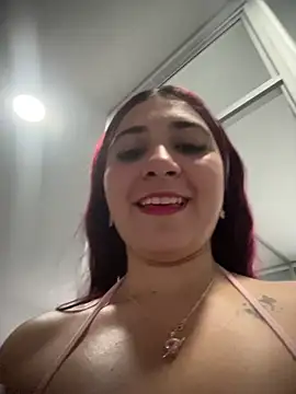 Nahomy Benett online show from 02.12.26