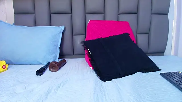 melany roberts  online show from 04.08.26