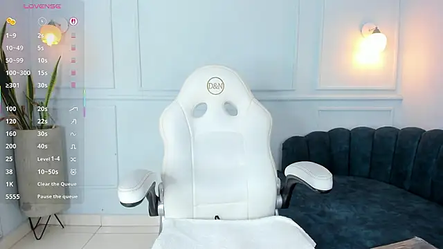 Lia Velez  online show from 02.14.26