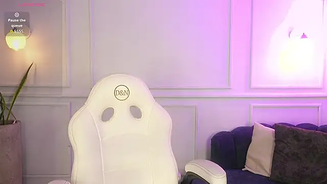 Lia Velez  online show from 03.31.26