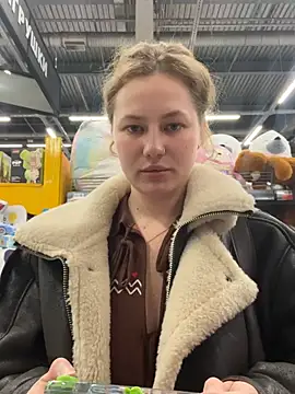 Snapshot of AsynaYuuki chatting on 02.23.26 AsynaYuuki online show from 02.23.26