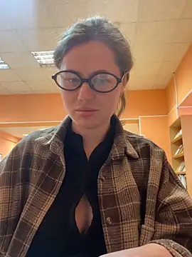 Snapshot of AsynaYuuki chatting on 02.28.26 AsynaYuuki online show from 02.28.26