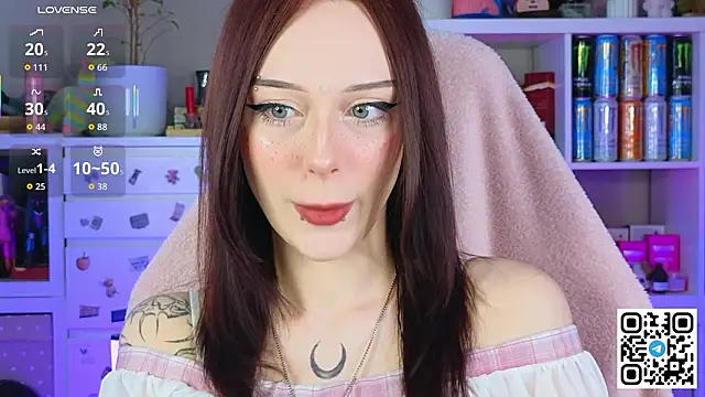 Snapshot of amyfallinlove chatting on 02.11.26 amyfallinlove online show from 02.11.26