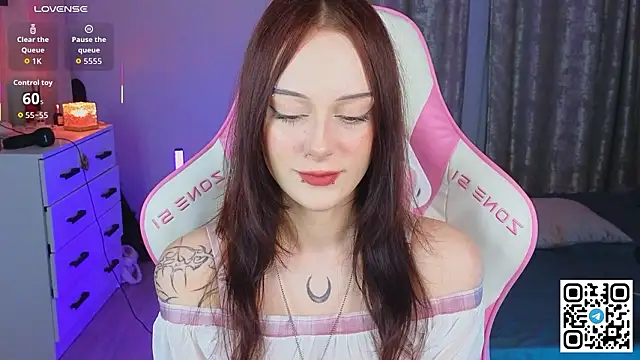 Snapshot of amyfallinlove chatting on 02.17.26 amyfallinlove online show from 02.17.26