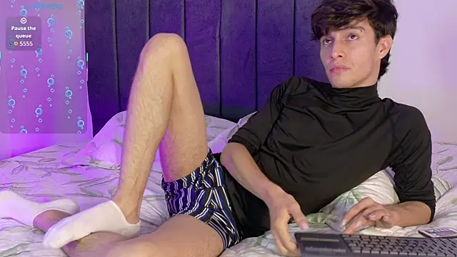 Snapshot of axxxel_twink chatting on 06.22.26 axxxel twink online show from 06.22.26