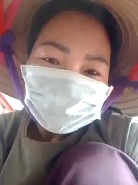 Snapshot of YIYI-502 chatting on 02.28.26 YIYI-502 online show from 02.28.26