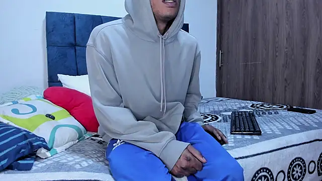 Snapshot of panther_333 chatting on 02.04.26 panther 333 online show from 02.04.26