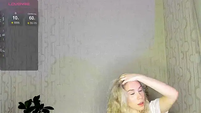 Snapshot of Elysia_kiss chatting on 02.15.26 Elysia kiss online show from 02.15.26