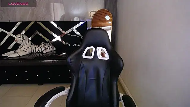 Snapshot of Isabellanoir_a chatting on 02.16.26 Isabellanoir a online show from 02.16.26