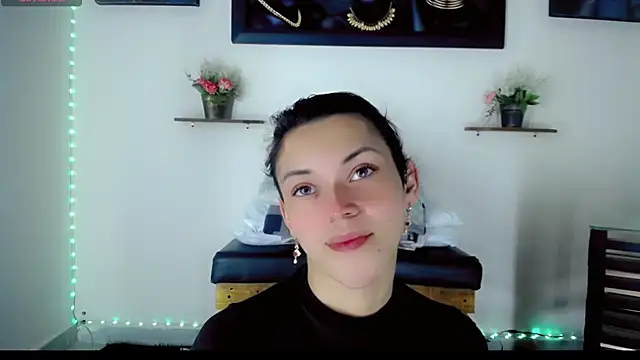 Snapshot of NathalialLooes chatting on 02.25.26 NathalialLooes online show from 02.25.26