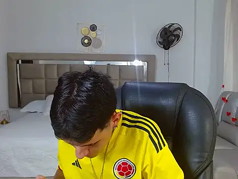 Snapshot of eroboyxox chatting on 02.19.26 eroboyxox online show from 02.19.26