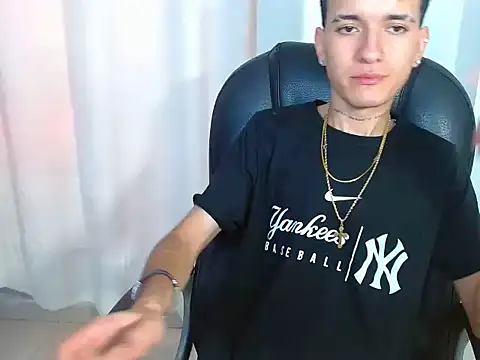 Snapshot of eroboyxox chatting on 02.25.26 eroboyxox online show from 02.25.26