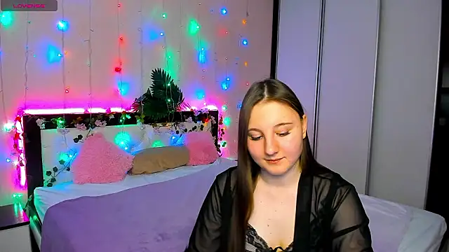 Snapshot of EvaxCharm chatting on 02.12.26 EvaxCharm online show from 02.12.26