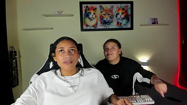 Snapshot of meredit_cris23 chatting on 03.04.26 meredit cris23 online show from 03.04.26