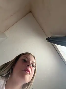 Snapshot of Paige_love chatting on 04.19.26 Paige love online show from 04.19.26