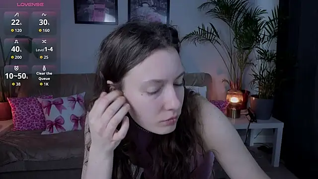 Snapshot of VioletaBloom chatting on 02.18.26 VioletaBloom online show from 02.18.26