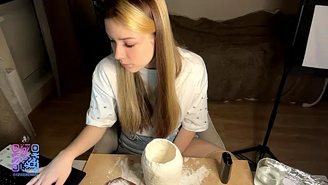 Kimi Luckman online show from 02.09.26