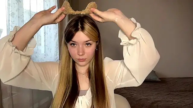 Kimi Luckman online show from 02.18.26