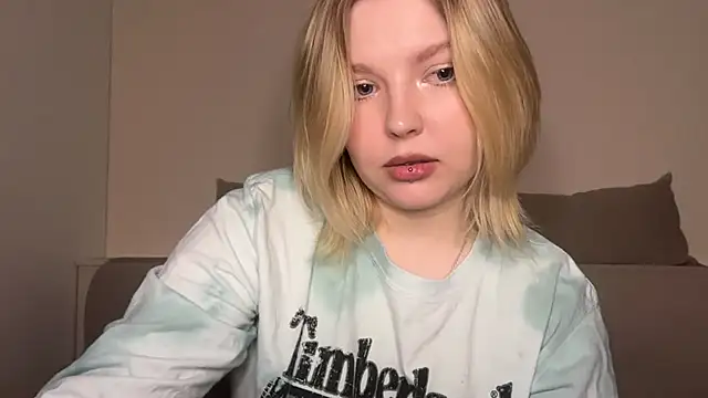 Ophelia Ritz online show from 04.04.26