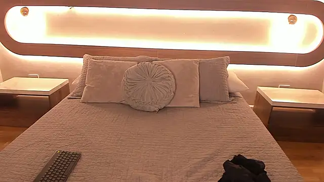 Snapshot of Sienna_brunette chatting on 02.08.26 Sienna brunette online show from 02.08.26