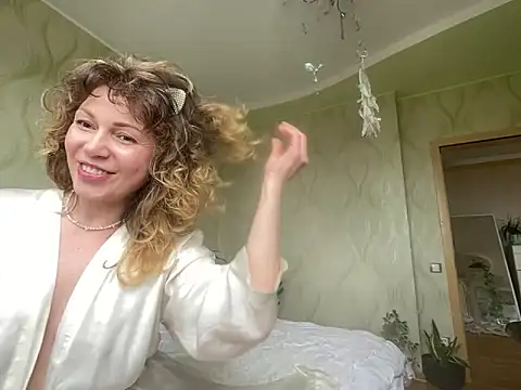 CarolineStar30 online show from 04.16.26