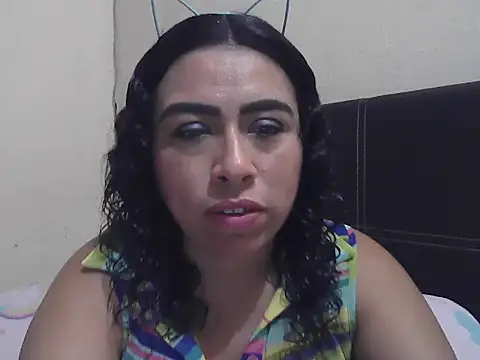 Snapshot of DalilahMx chatting on 04.24.26 DalilahMx online show from 04.24.26