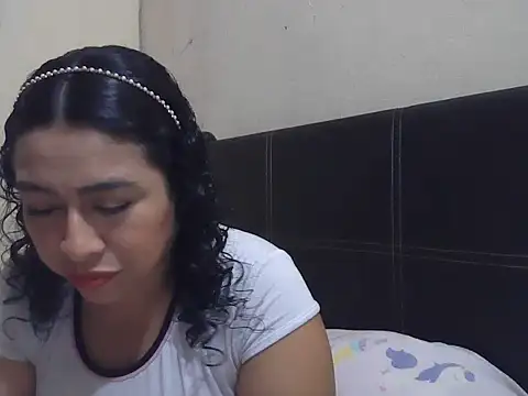 Snapshot of DalilahMx chatting on 05.27.26 DalilahMx online show from 05.27.26