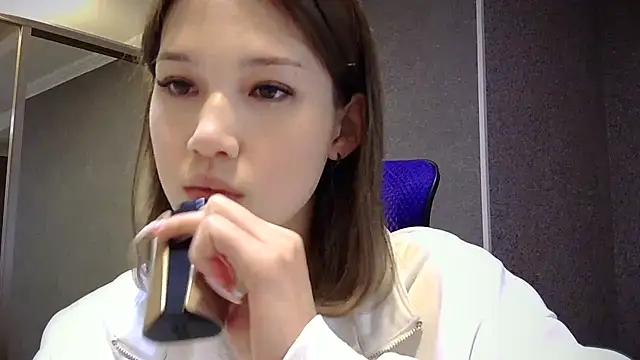 Snapshot of lilXdomiii chatting on 04.27.26 lilXdomiii online show from 04.27.26