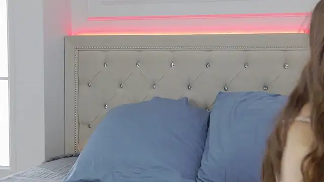 EileenElfie online show from 04.09.26