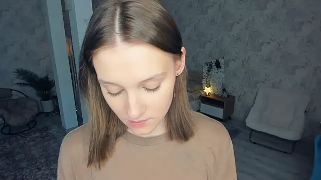 Snapshot of LianneBynon chatting on 02.19.26 LianneBynon online show from 02.19.26