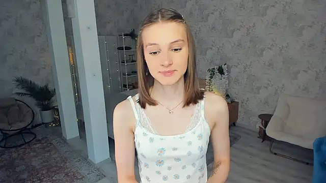 Snapshot of LianneBynon chatting on 02.28.26 LianneBynon online show from 02.28.26