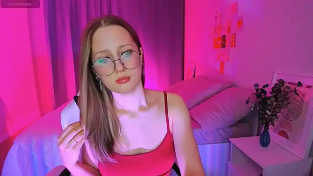 Vega Taylor online show from 02.28.26