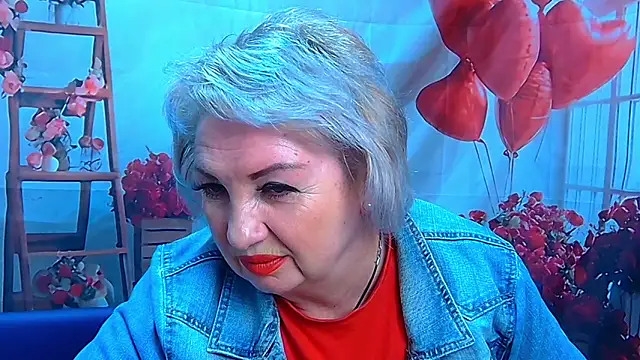 Snapshot of RenataDaster chatting on 04.15.26 RenataDaster online show from 04.15.26