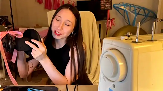 Snapshot of karinasun chatting on 02.21.26 karinasun online show from 02.21.26