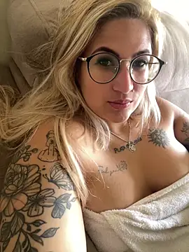 Snapshot of esposatattoo chatting on 02.11.26 esposatattoo online show from 02.11.26