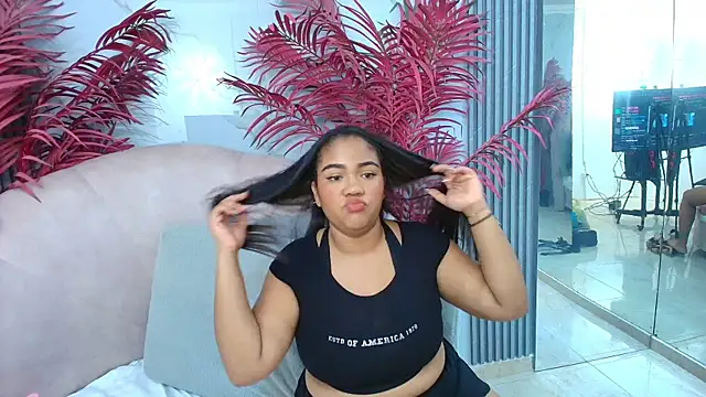 Snapshot of EmmaLebrun chatting on 03.27.26 EmmaLebrun online show from 03.27.26