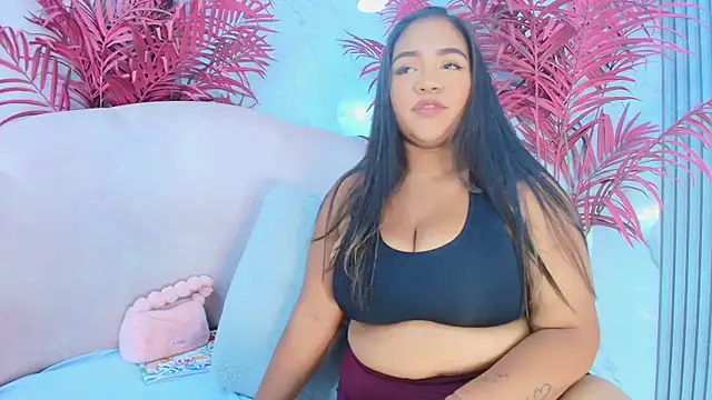 Snapshot of EmmaLebrun chatting on 04.09.26 EmmaLebrun online show from 04.09.26