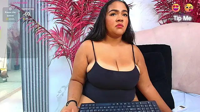 Snapshot of EmmaLebrun chatting on 04.16.26 EmmaLebrun online show from 04.16.26